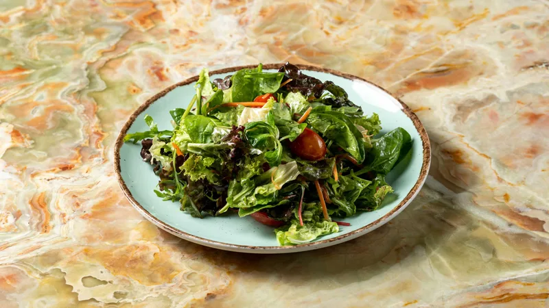 Mista di stagione con pomodorini